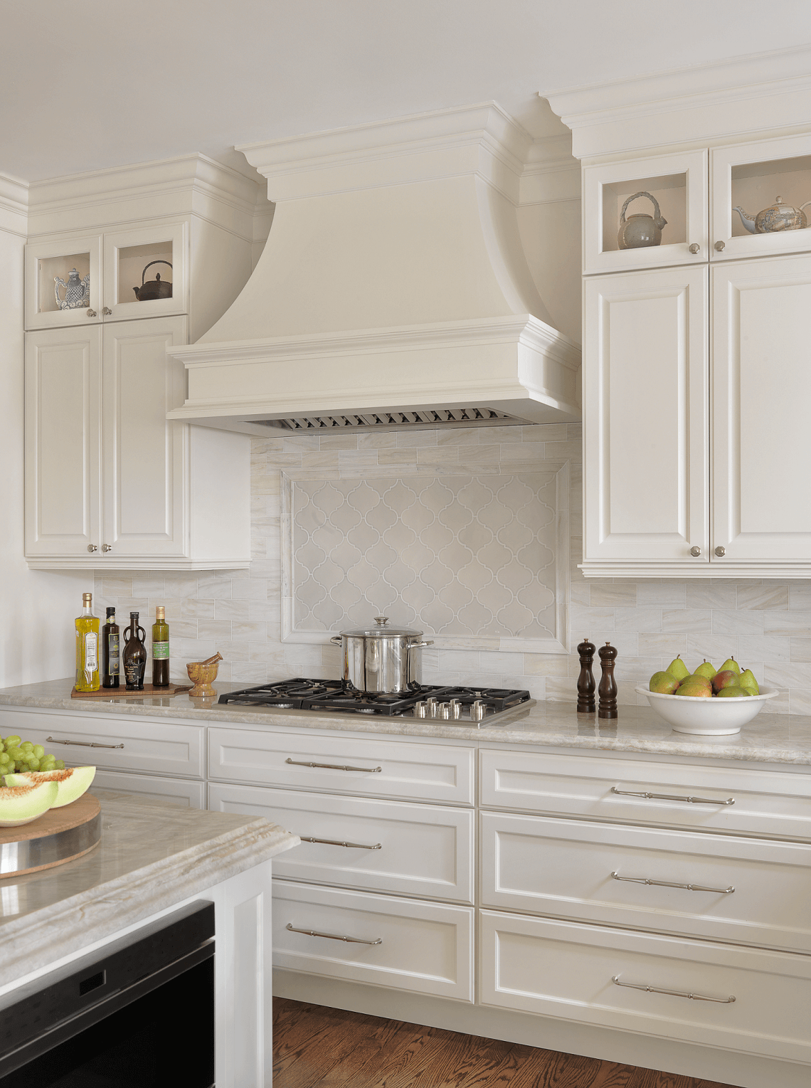 Traditional White Kitchen with Custom Range Hood - Beck/Allen Cabinetry