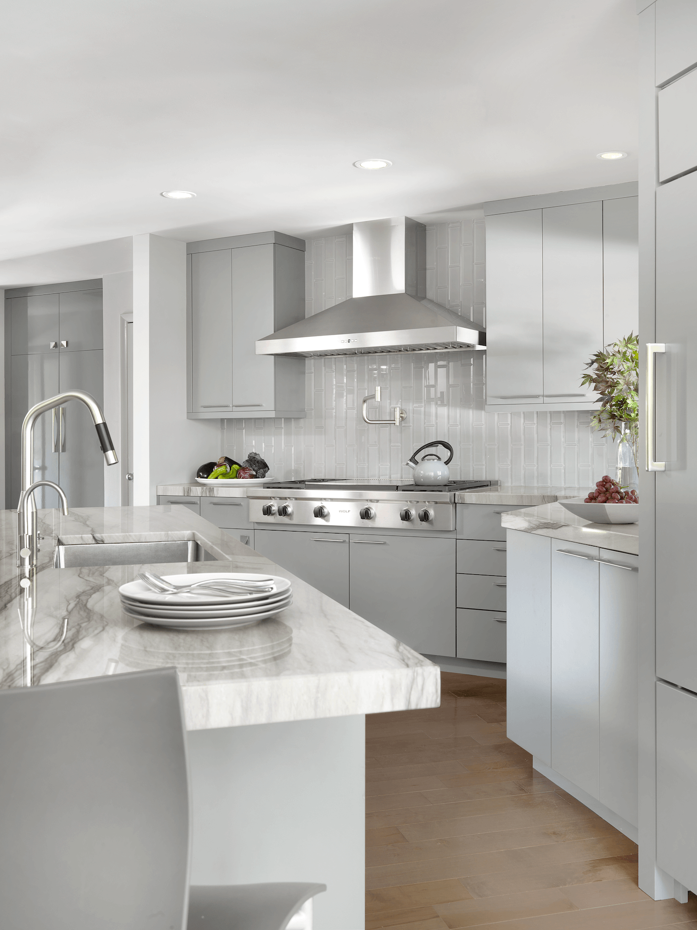 Modern Kitchen in Dovetail Gray